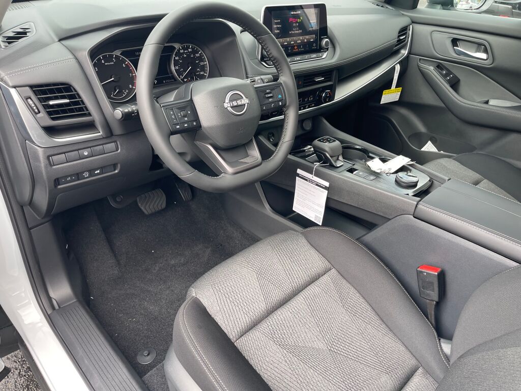 2026 Nissan Rogue SV photo 6