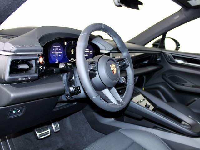 2025 Porsche Macan Electric photo 4