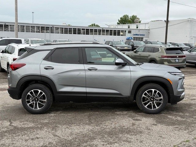 2026 Chevrolet Trailblazer LT photo 2