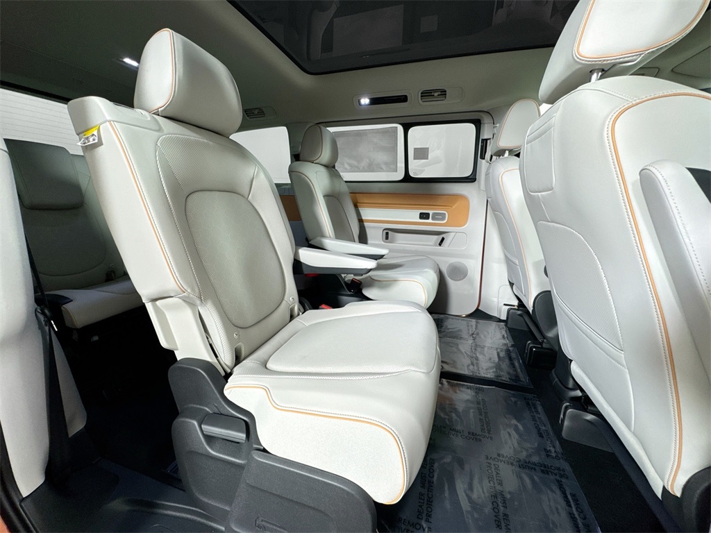 2025 Volkswagen ID. Buzz Pro Plus photo 18