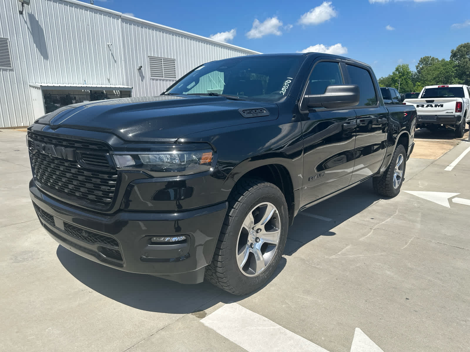2025 Ram 1500 Tradesman photo 3