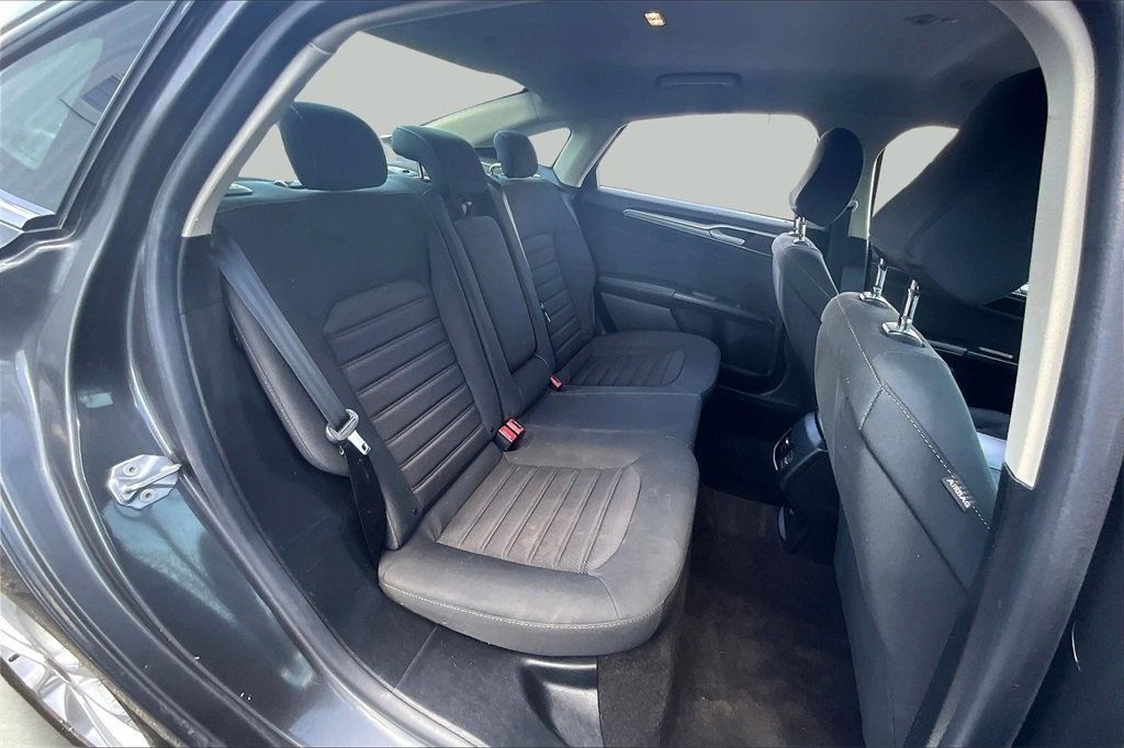 2020 Ford Fusion Hybrid SE photo 26