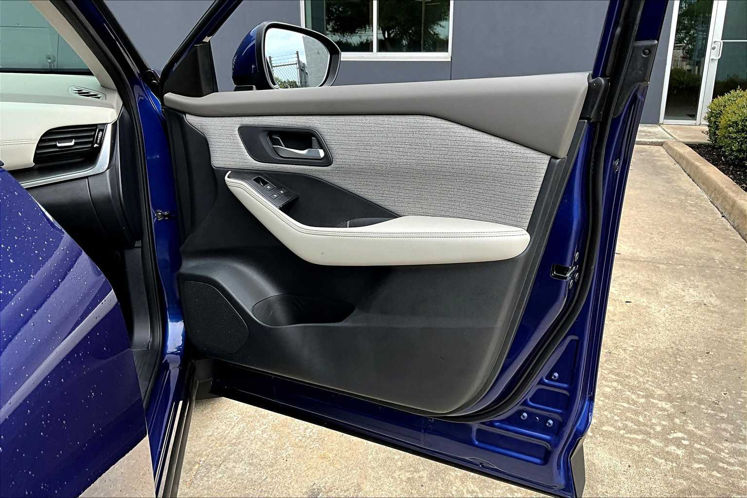 2023 Nissan Rogue SV photo 18