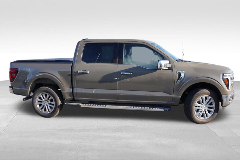 2025 Ford F-150 Lariat FX4 photo 2