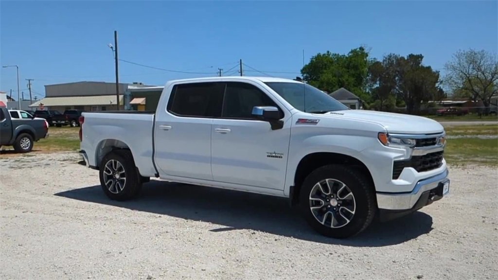 2025 Chevrolet Silverado 1500 LT photo 2