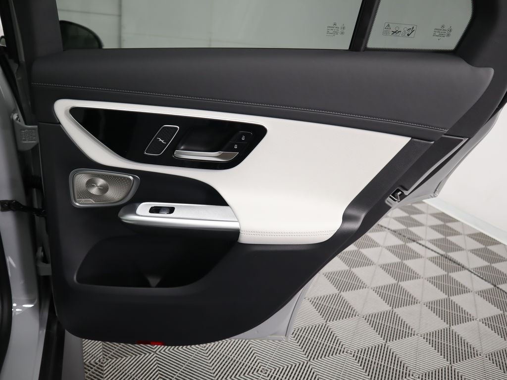 2026 Mercedes Benz GLC 300 photo 25