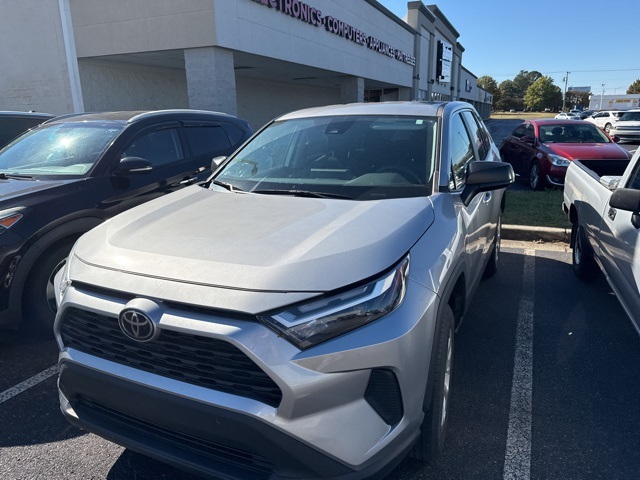 2023 Toyota RAV4 LE's photo