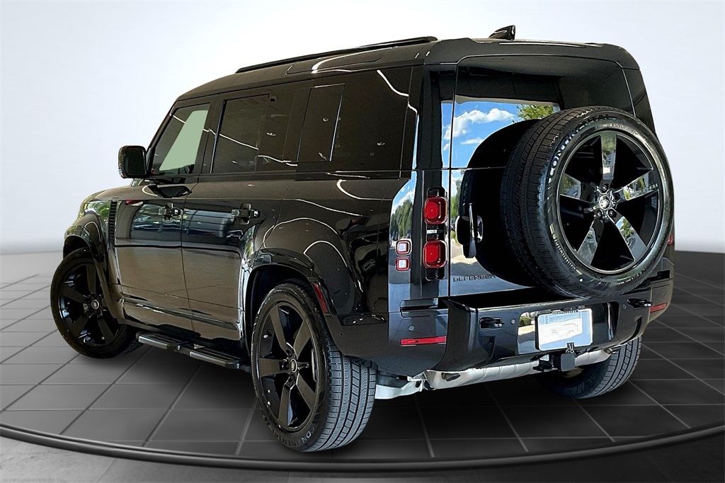2025 Land Rover Defender 110 X-Dynamic SE photo 3