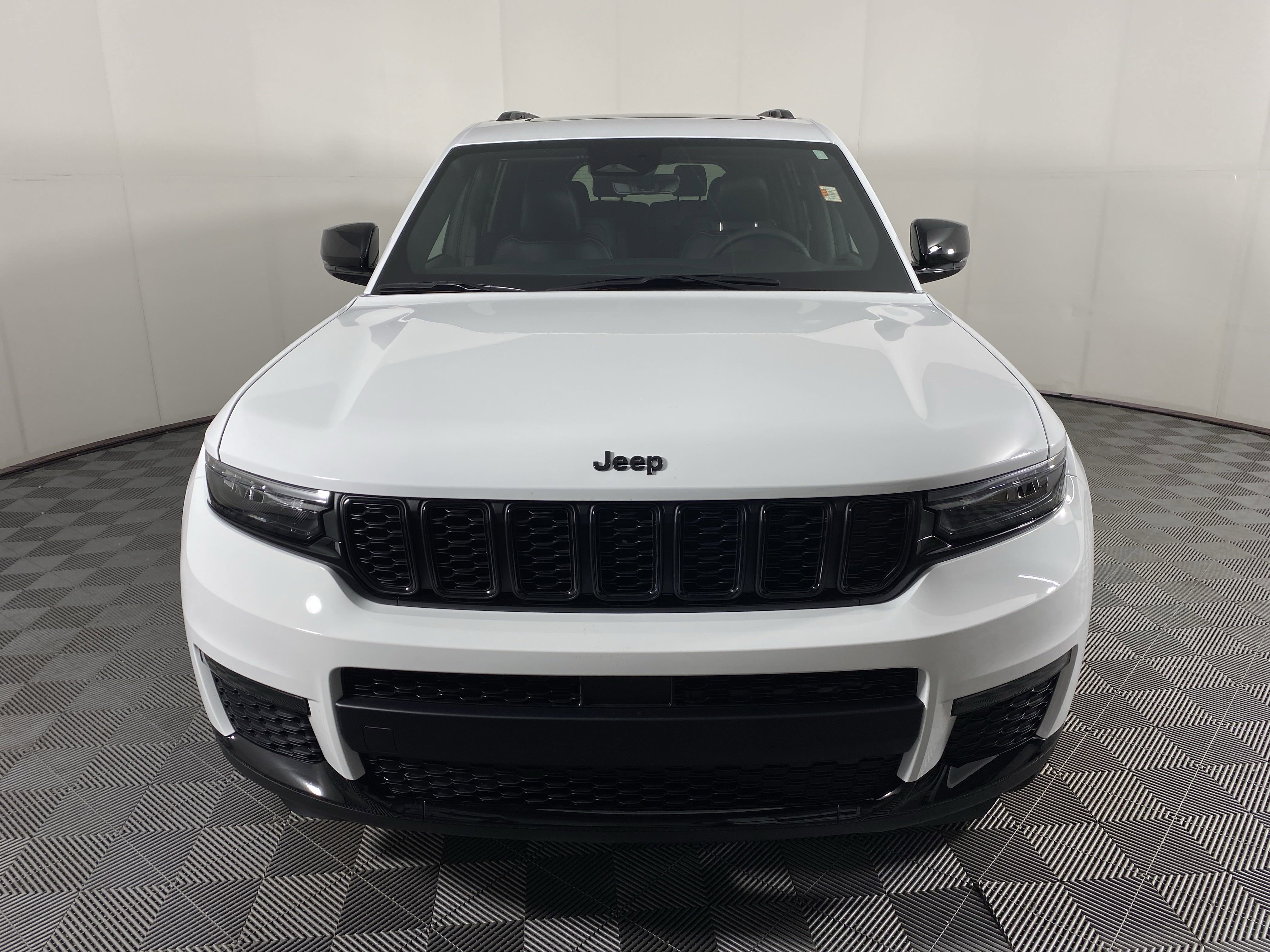 2025 Jeep Grand Cherokee Limited photo 3
