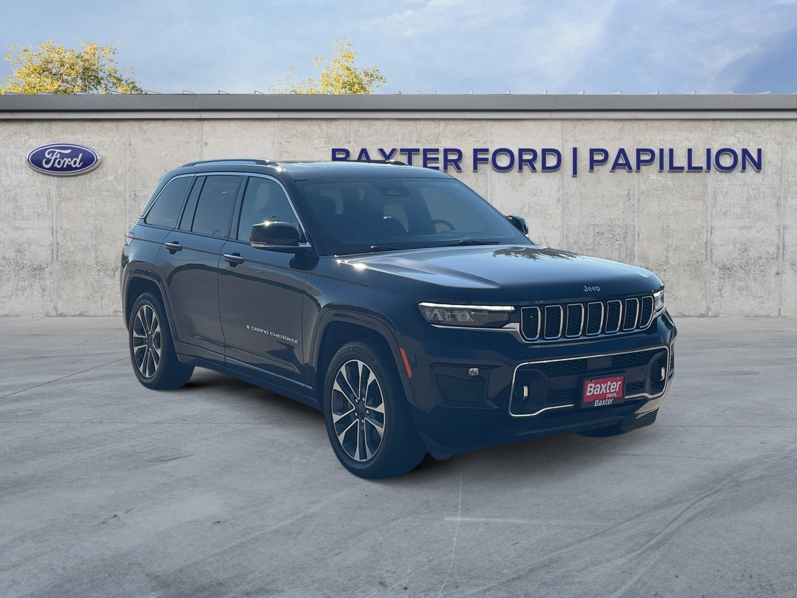 2023 Jeep Grand Cherokee Overland's photo