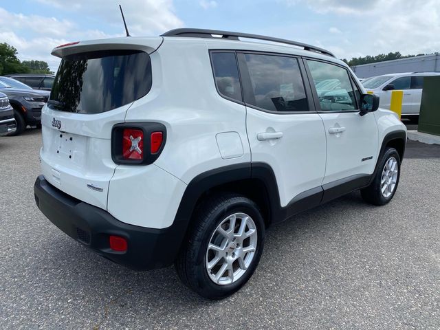 2022 Jeep Renegade Latitude photo 3