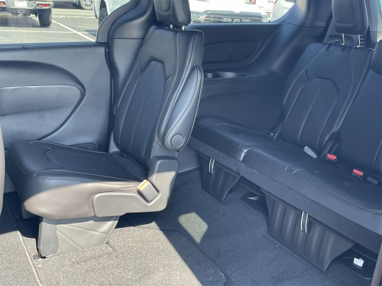 2026 Chrysler Pacifica photo 22