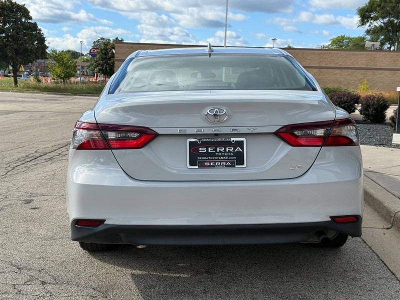 2023 Toyota Camry LE photo 3
