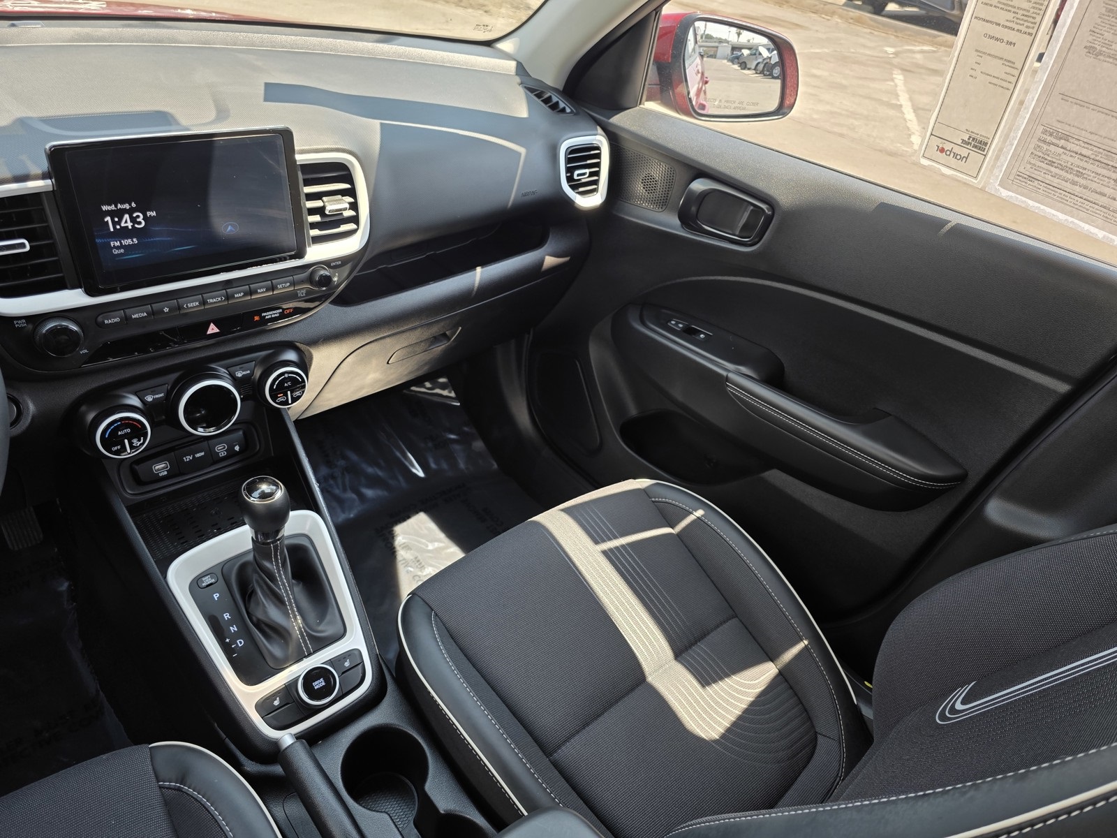 2024 Hyundai Venue Limited photo 16