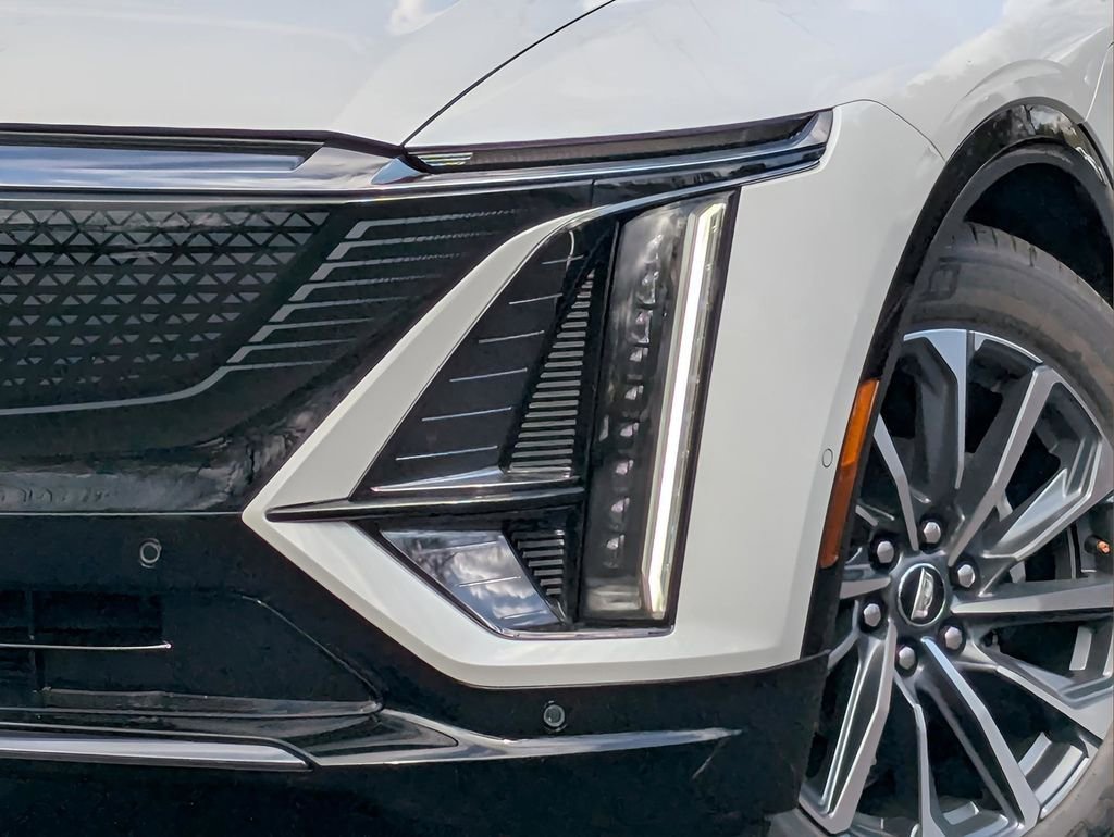 2025 Cadillac Lyriq Sport photo 3