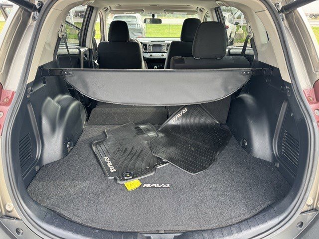 2015 Toyota RAV4 XLE photo 28