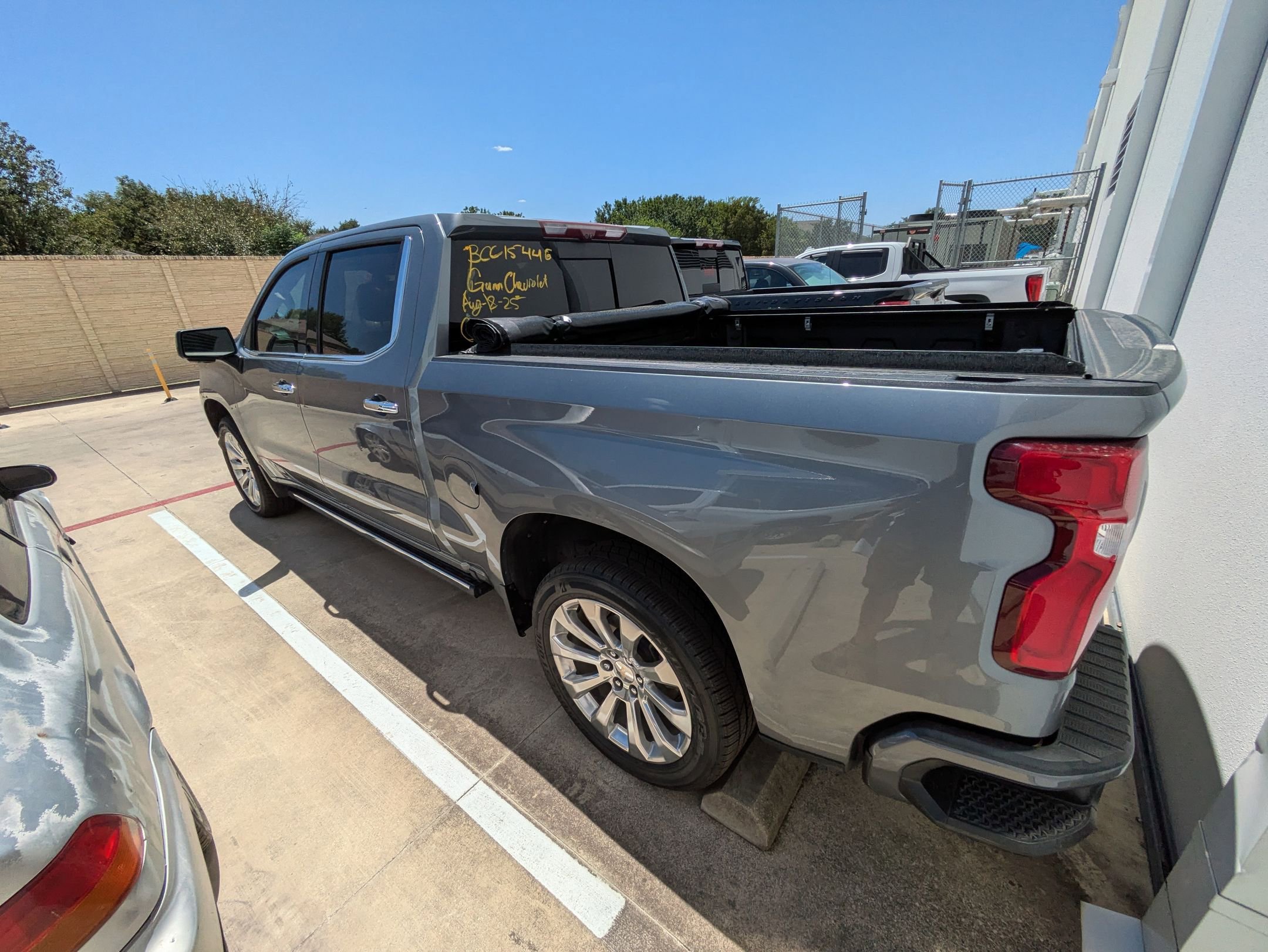 2022 Chevrolet Silverado 1500 High Country photo 5