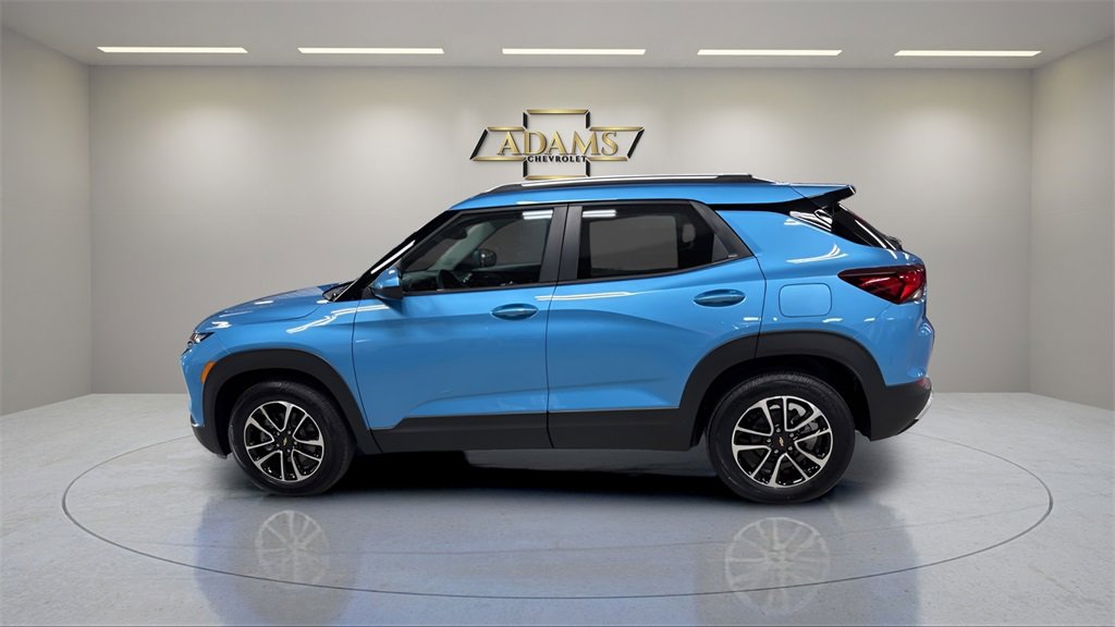 2026 Chevrolet Trailblazer LT photo 2