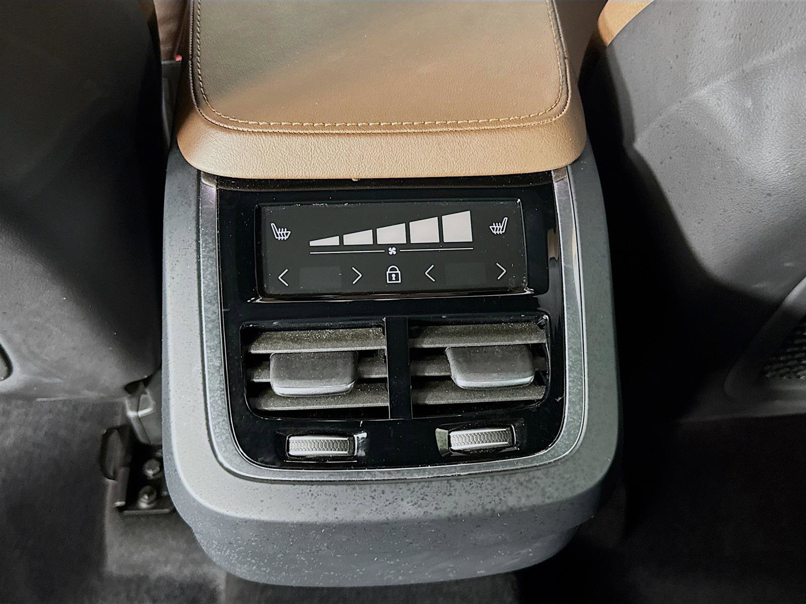 2024 Volvo XC90 B5 Plus photo 26