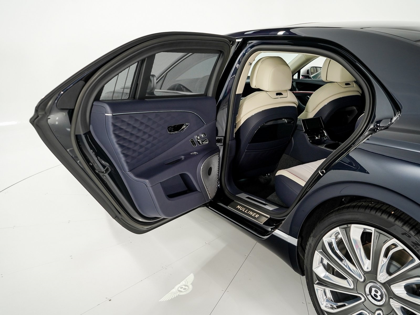 2024 Bentley Flying Spur Mulliner V8 photo 17