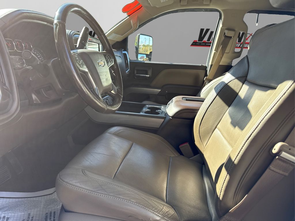 2016 Chevrolet Silverado 1500 LTZ photo 4