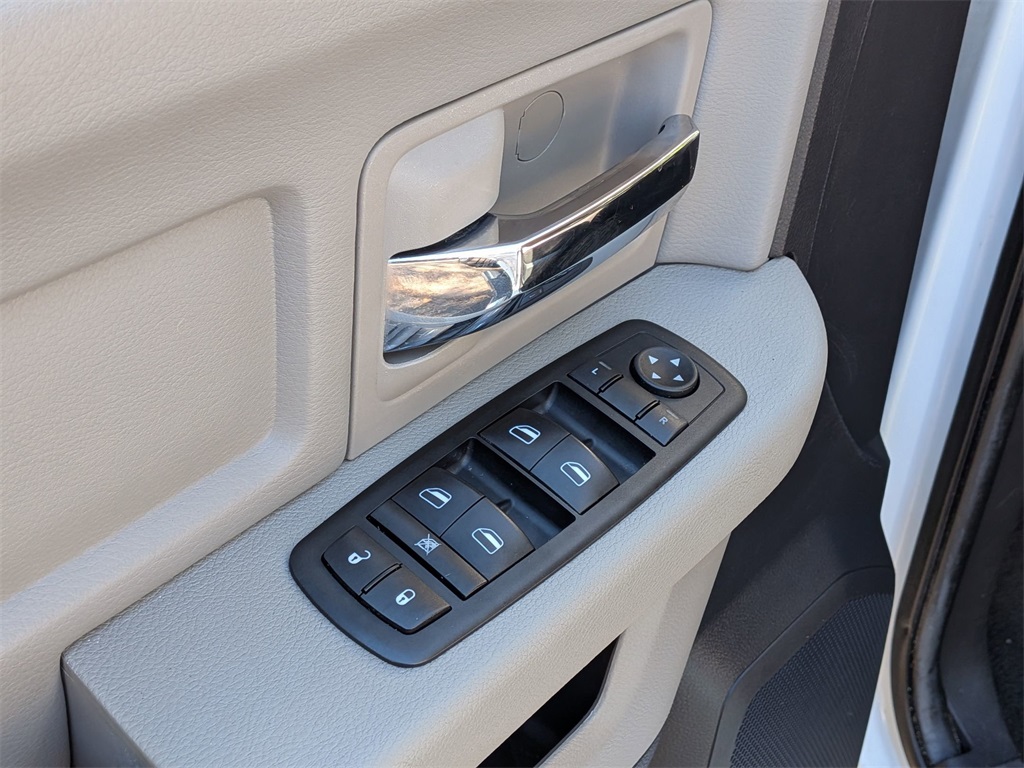 2010 Ram 1500 SLT photo 2