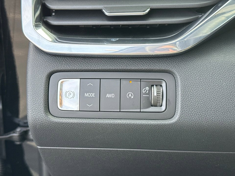 2025 GMC ACADIA - Image 18