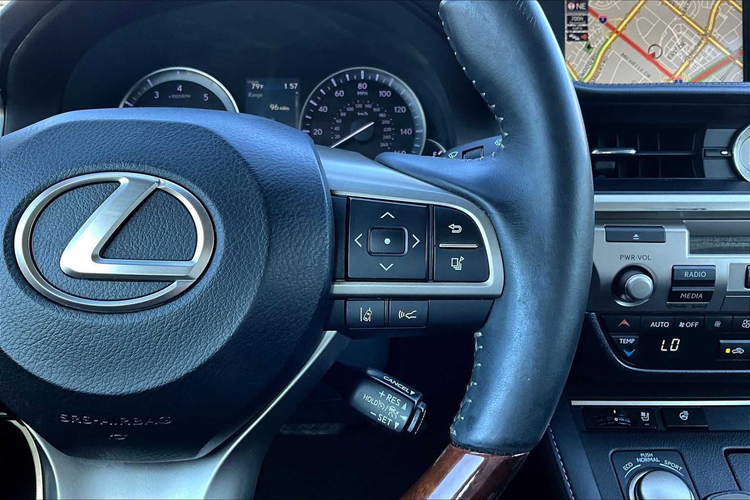 2017 Lexus ES 350 photo 24
