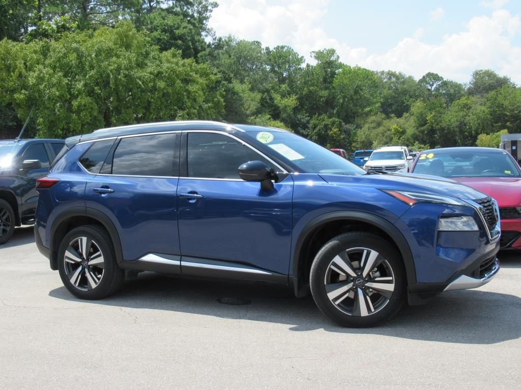 2023 Nissan Rogue Platinum photo 2
