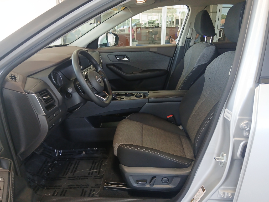2023 Nissan Rogue SV photo 11