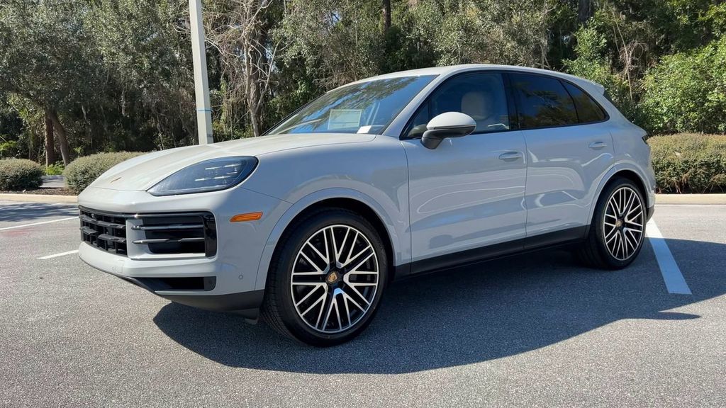 2025 Porsche Cayenne Base photo 4