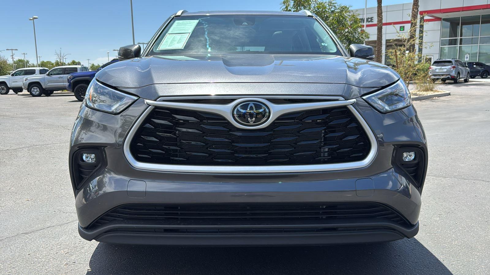 2024 Toyota Highlander XLE photo 2