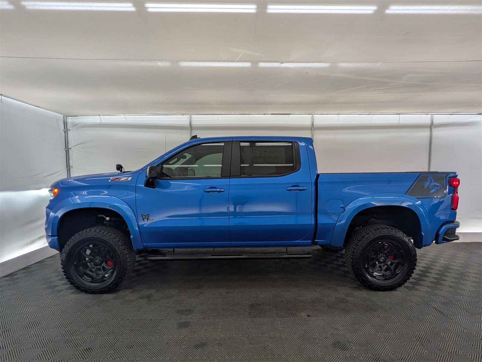 2025 Chevrolet Silverado 1500 RST photo 3