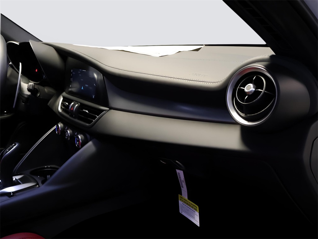 2025 Alfa Romeo Giulia Base photo 9