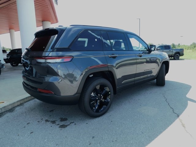 2025 Jeep Grand Cherokee Limited photo 2