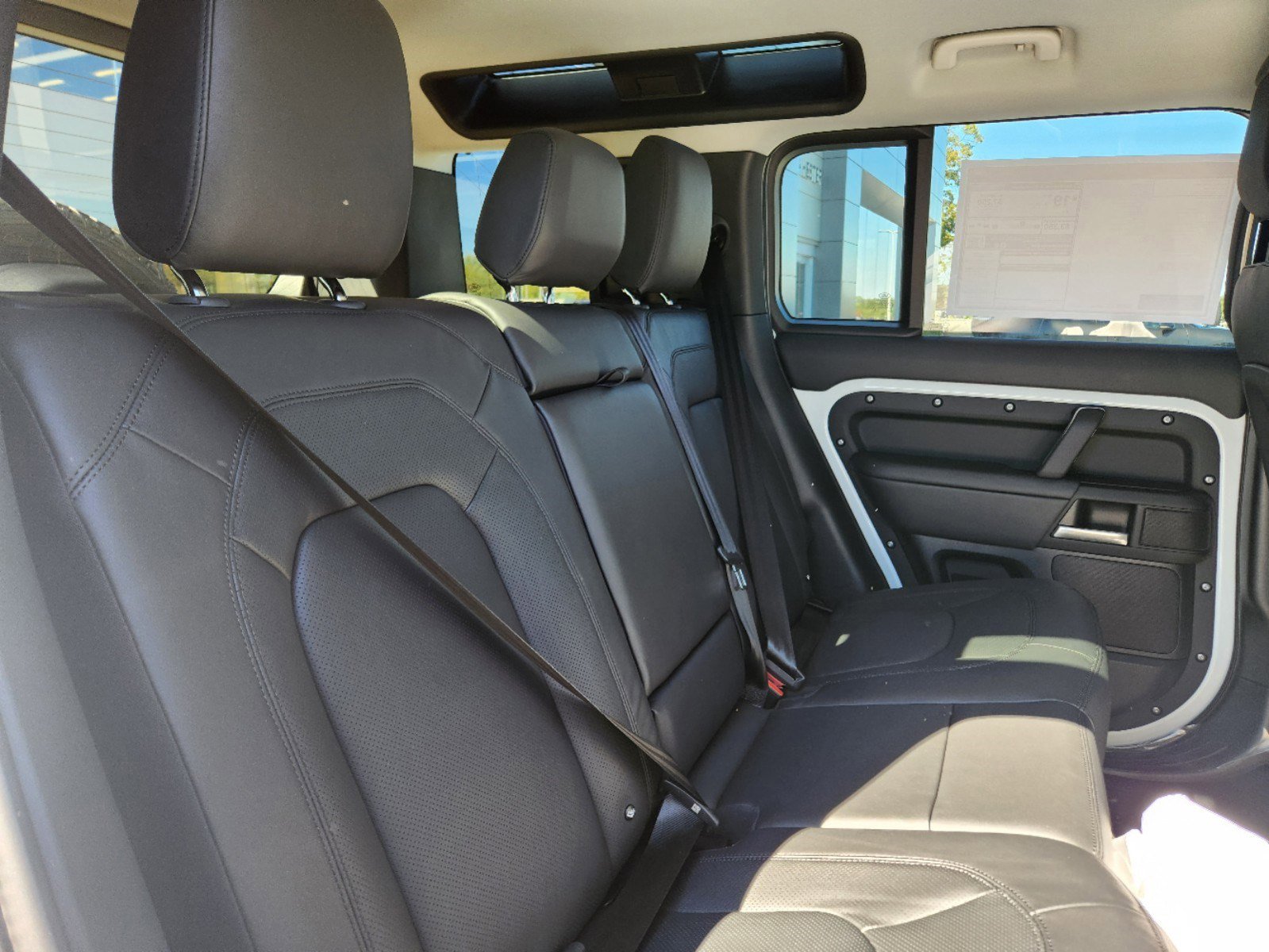 2025 Land Rover Defender 110 S photo 7