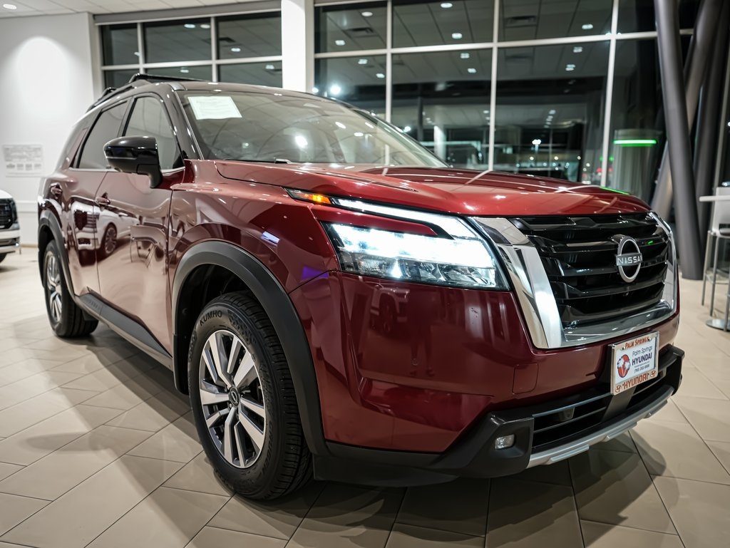 2022 Nissan Pathfinder SL photo 3