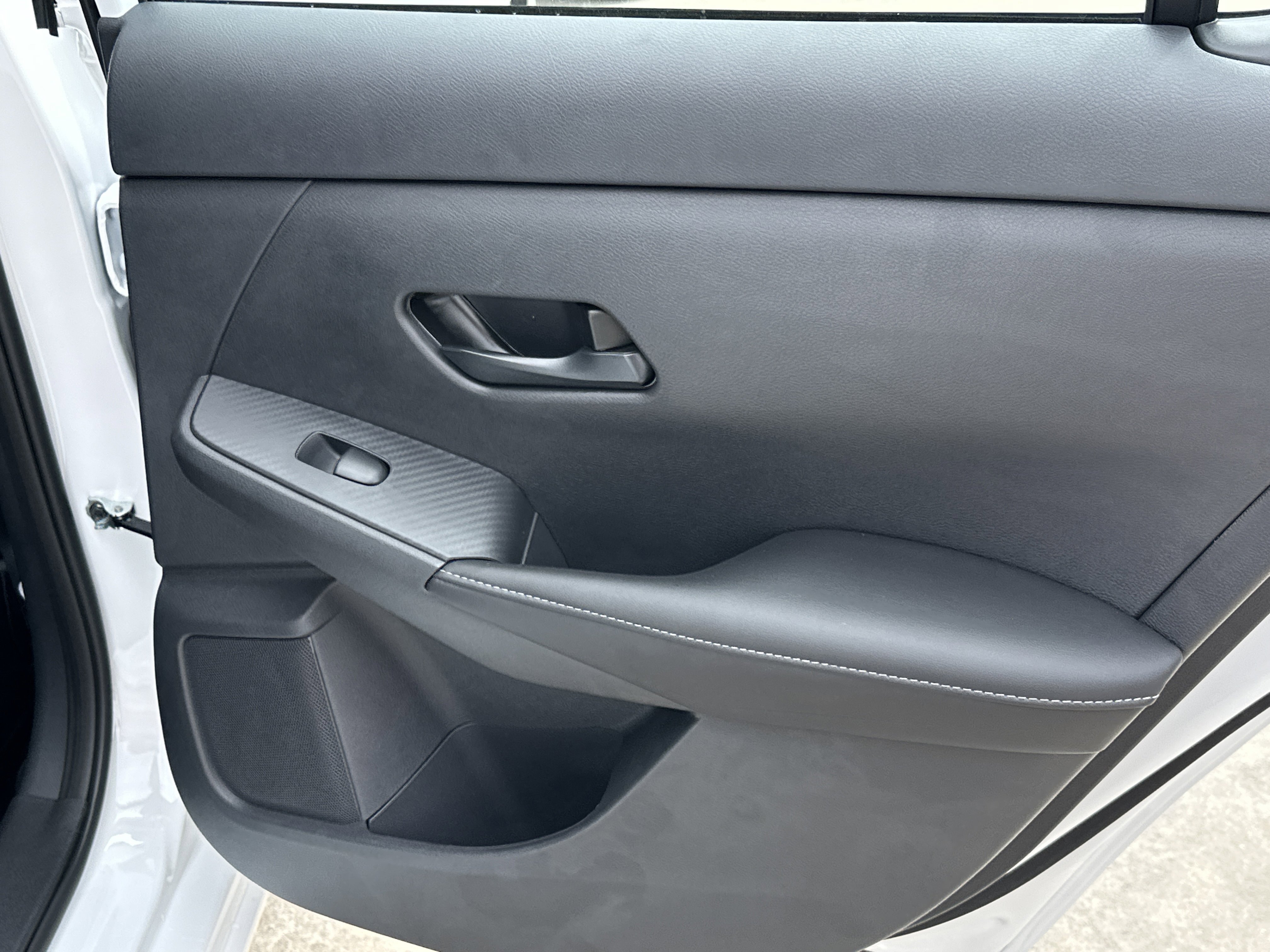 2025 Nissan Sentra S photo 3