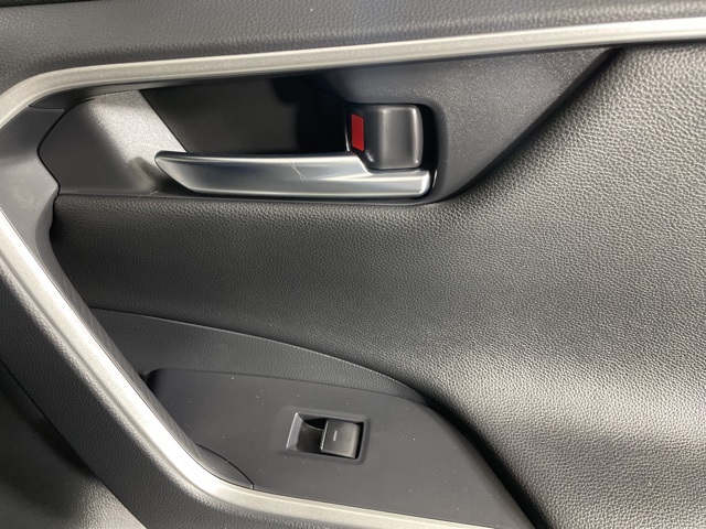 2023 Toyota RAV4 Hybrid XSE photo 13