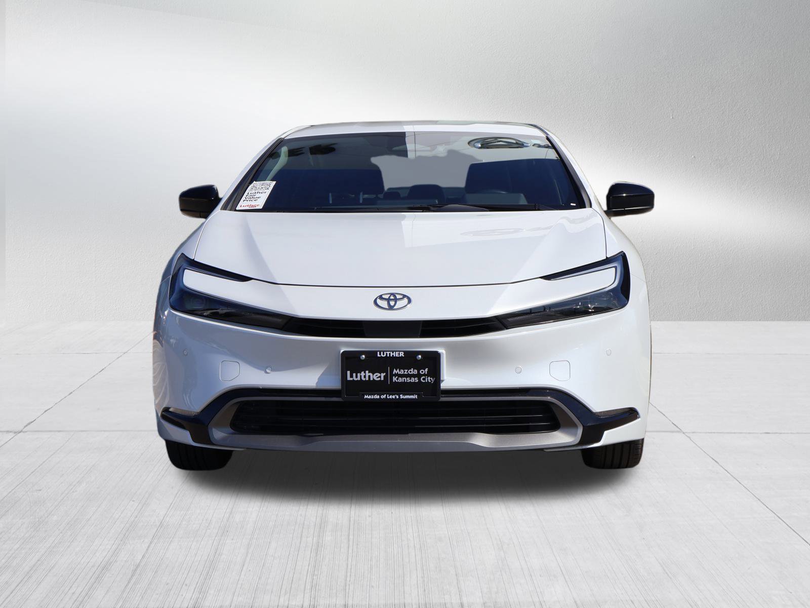 2024 Toyota Prius LE photo 2