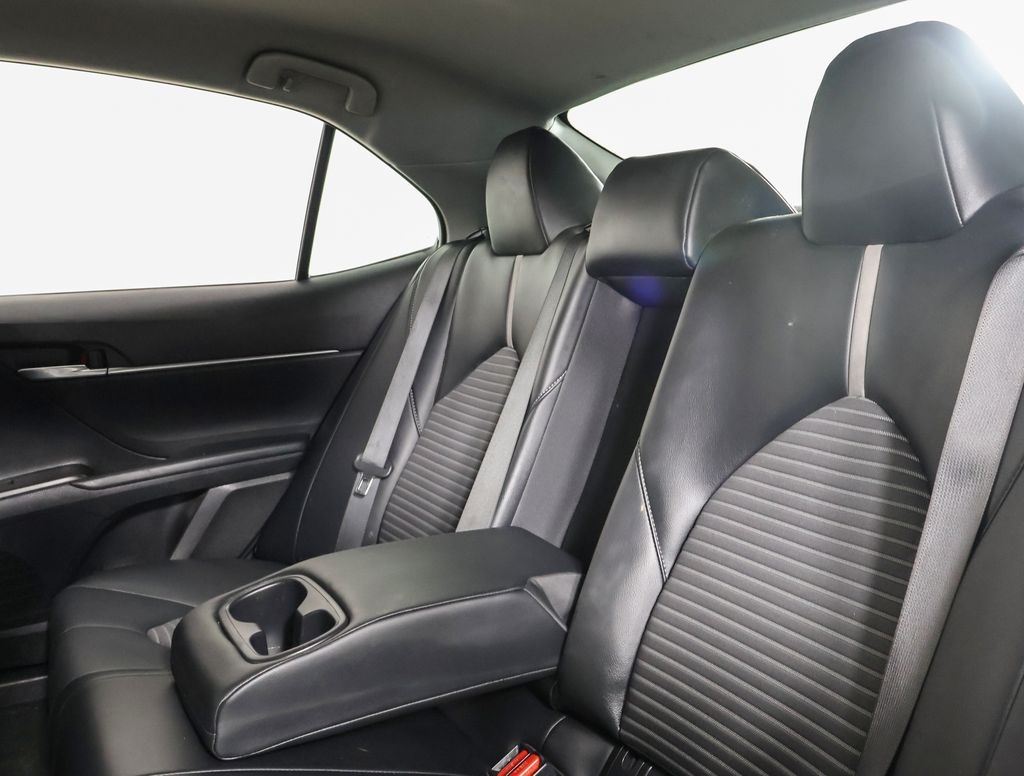 2022 Toyota Camry SE photo 14