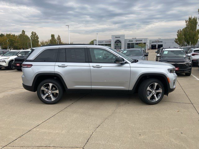 2025 Jeep Grand Cherokee Limited photo 4