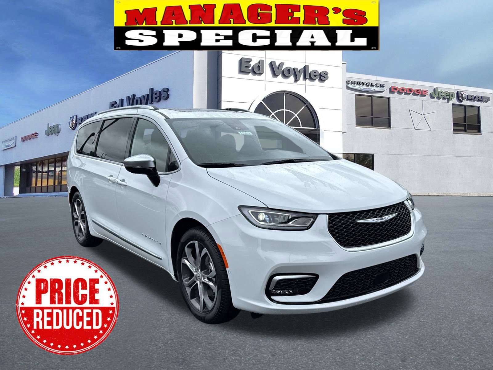 2026 Chrysler Pacifica Pinnacle's photo