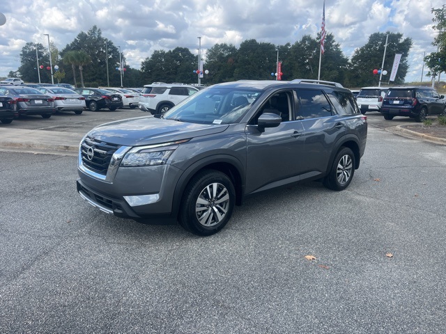 2025 Nissan Pathfinder SL photo 2
