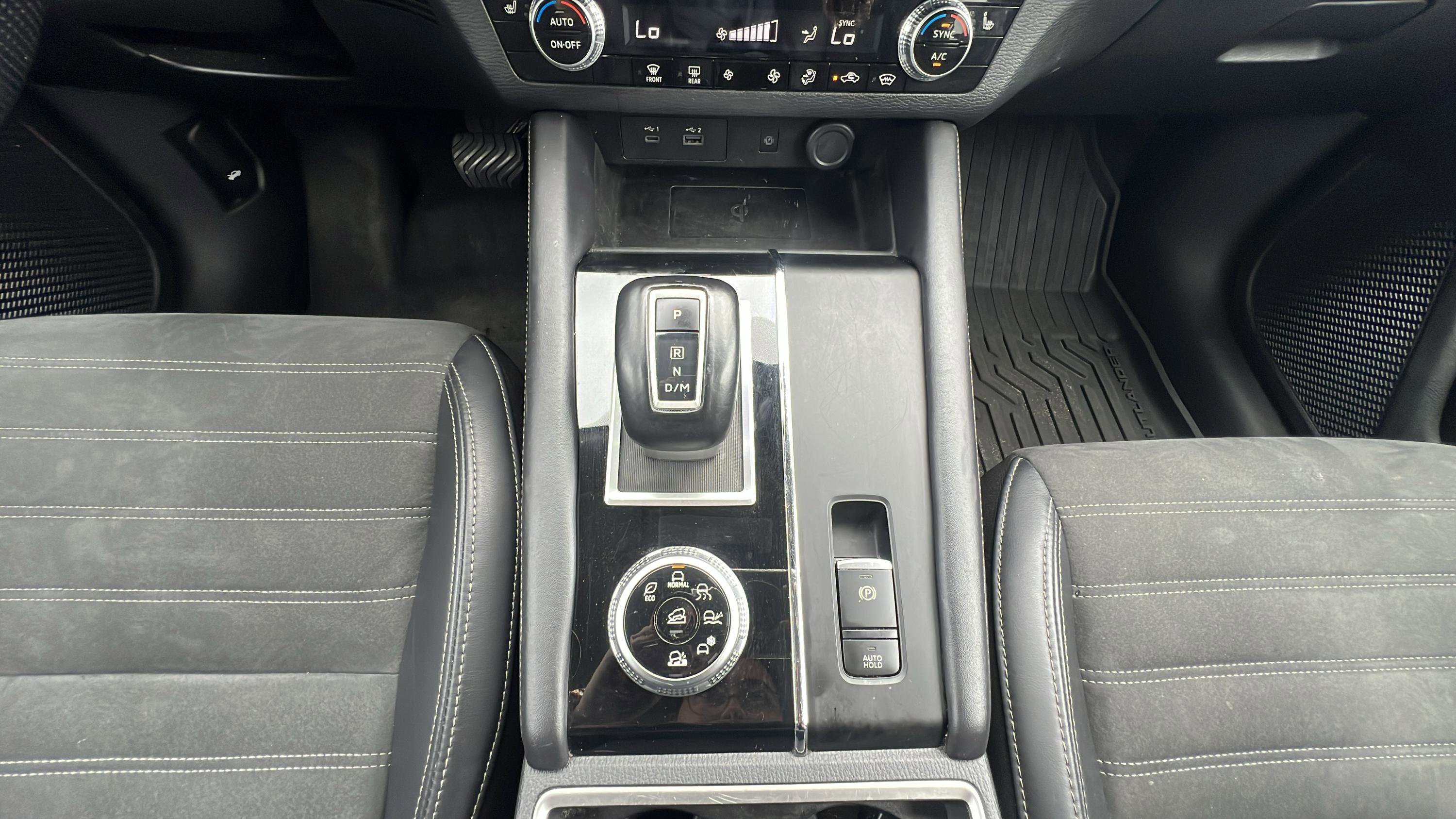 2024 Mitsubishi Outlander SE Black Edition photo 14