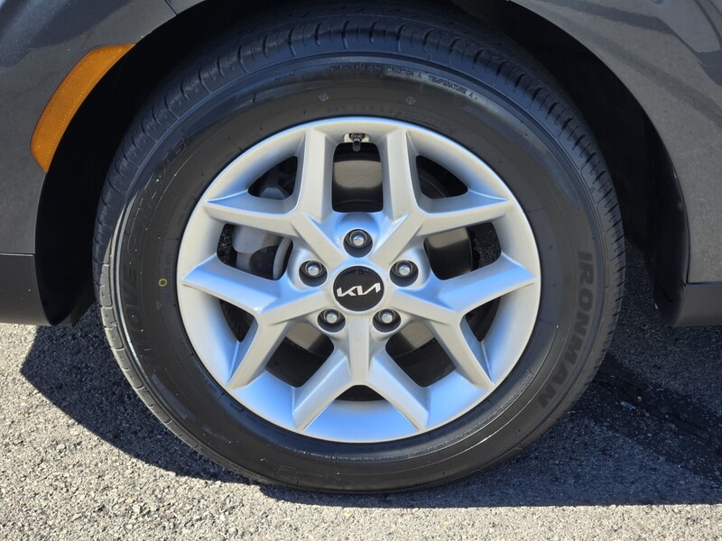 2023 Kia Soul LX S photo 9