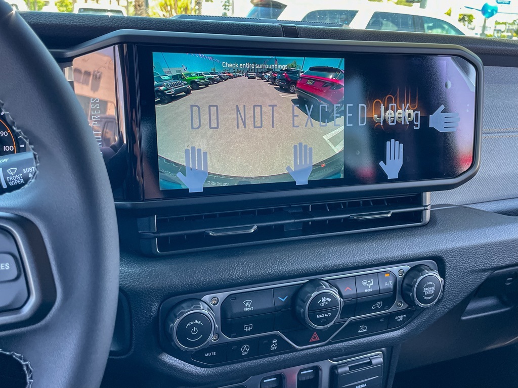 2025 Jeep Wrangler Sport S photo 24