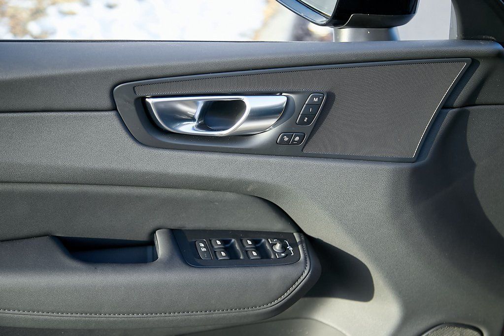 2026 VOLVO XC60 - Image 11