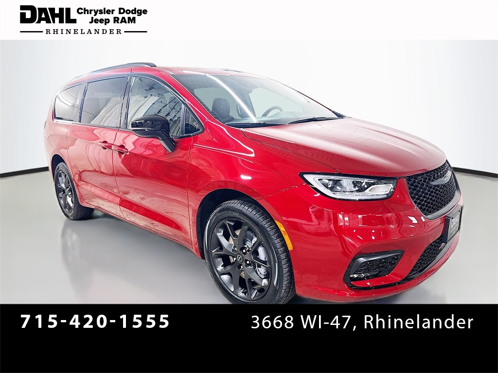 2026 Chrysler Pacifica Select's photo