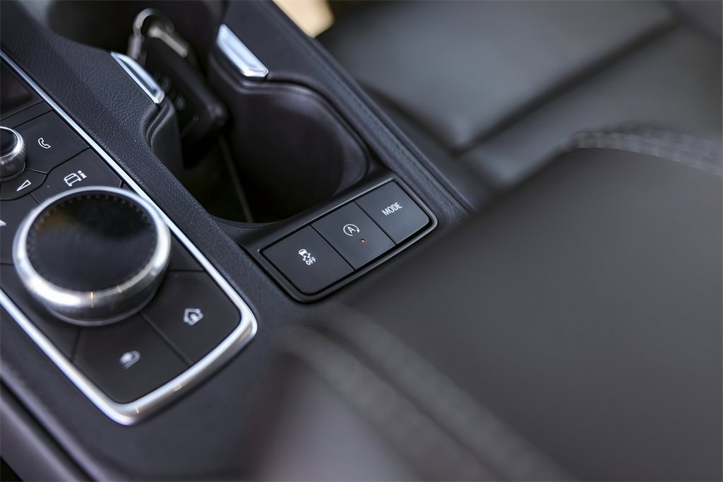 2025 Cadillac XT4 Premium Luxury photo 21